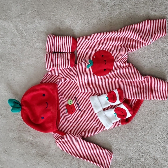 Gymboree Other - Gymboree apple layette set